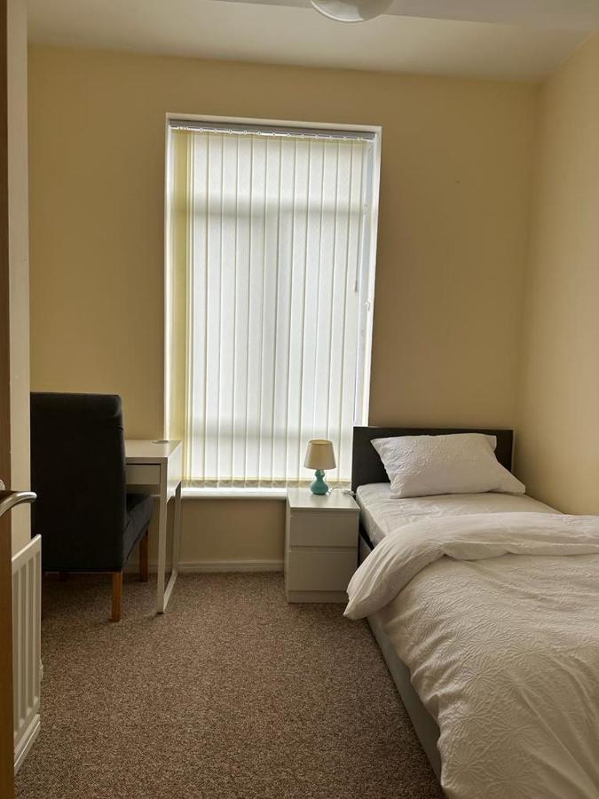 Rooms 7 Minutes From Etihad Manchester Extérieur photo